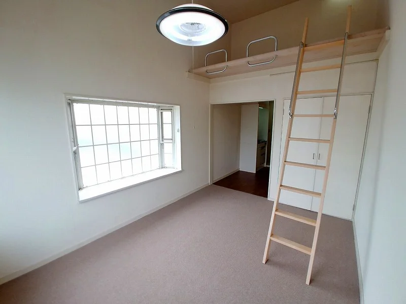 居室：101、201、105、206号室小窓あり