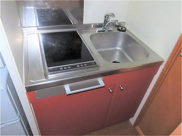 2口の電気コンロまたはIHコンロとなります