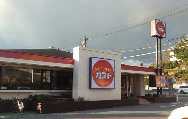ガスト市原山木店まで1300m