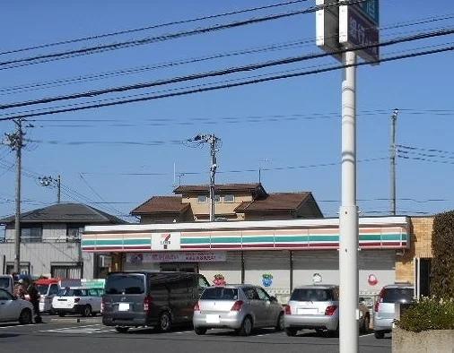 セブンイレブン市原郡本店まで300m
