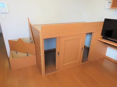 ベッド下、階段下は大容量収納！