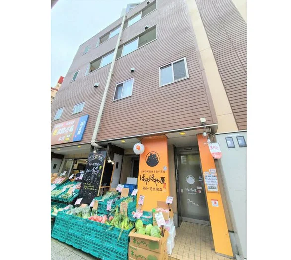 写真はお部屋のイメージです。ラグなどの室内装飾はございません。