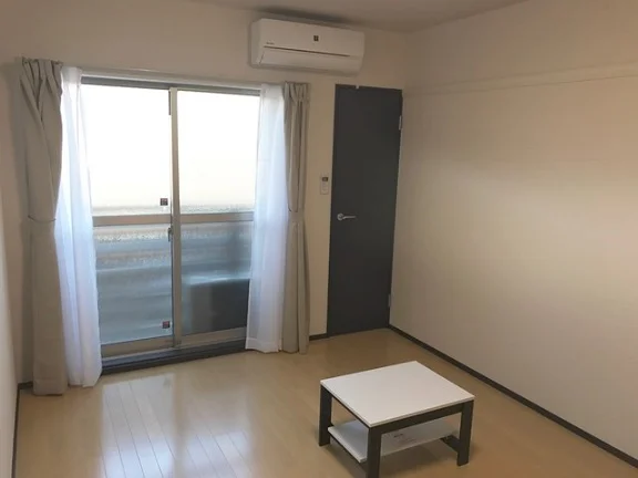 一人暮らしをするには十分な広さのお部屋です。