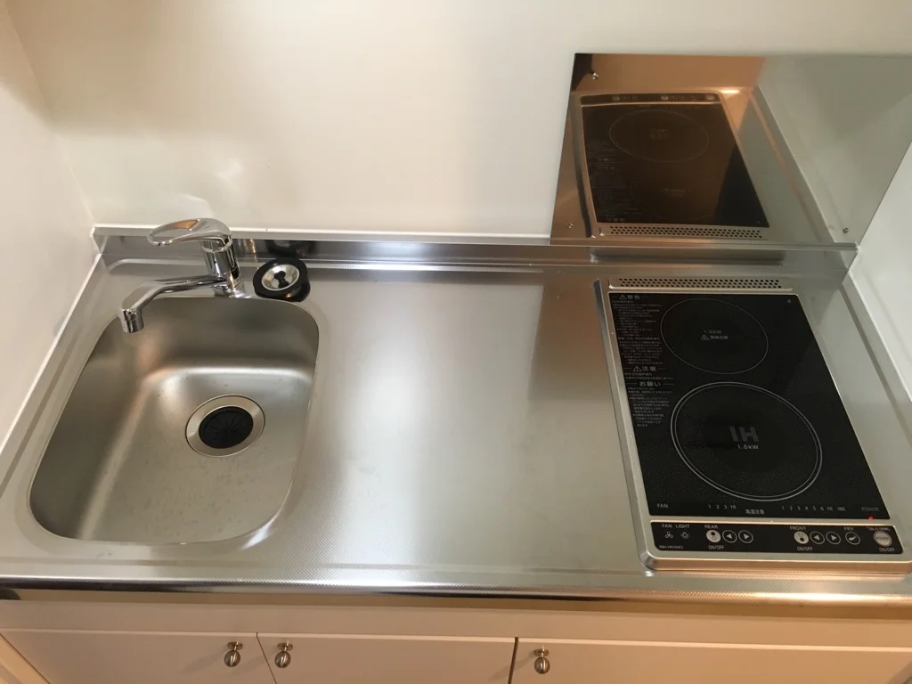 調理スペースのある広々としたキッチンです。