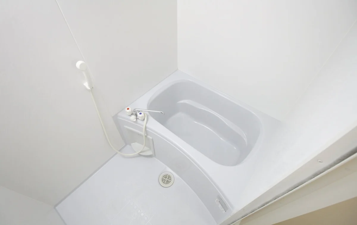 ゆったり浸かれるバスルーム♪