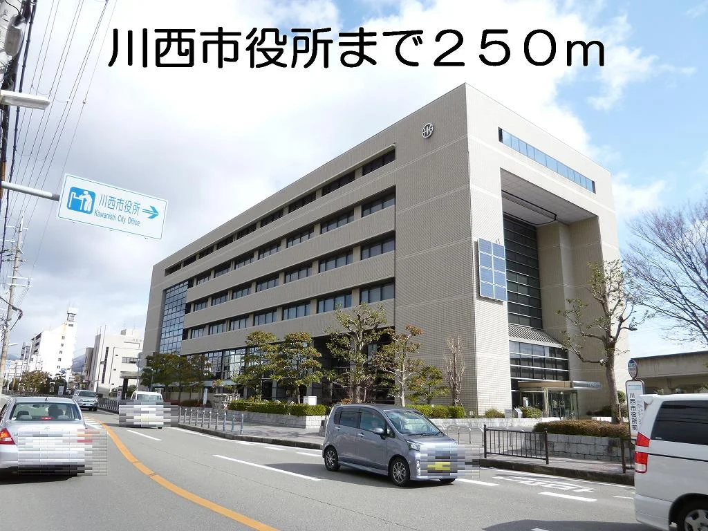 市役所まで250m