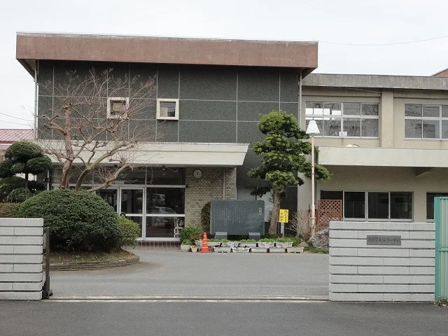 市原市立湿津小学校まで2100m