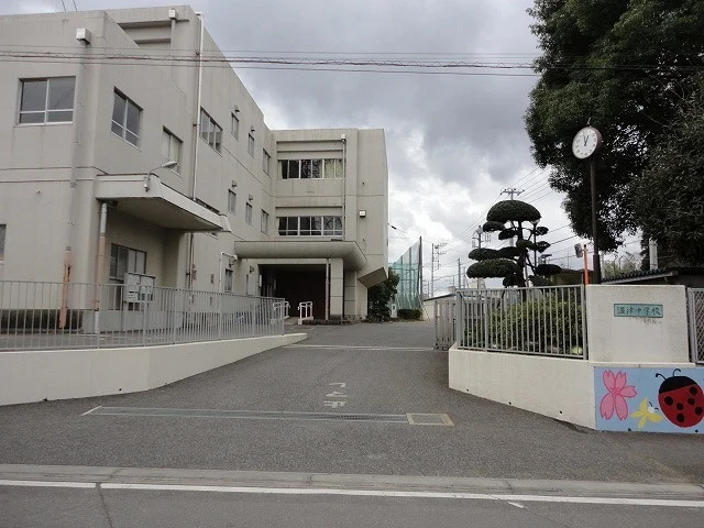 市原市立湿津中学校まで2000m