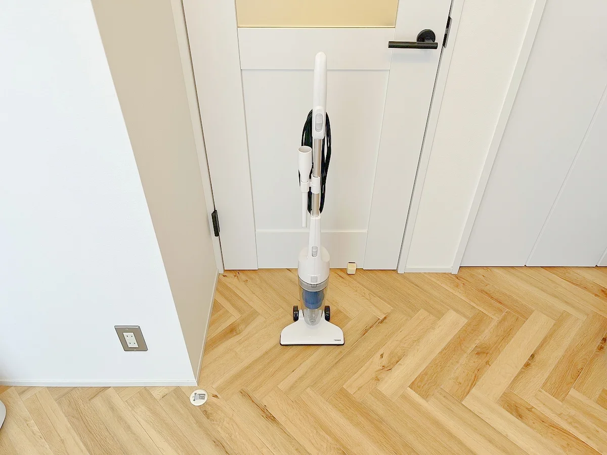 スティッククリーナーをご用意しているので、長期滞在でも綺麗なお部屋でお過ごしいただけます✨