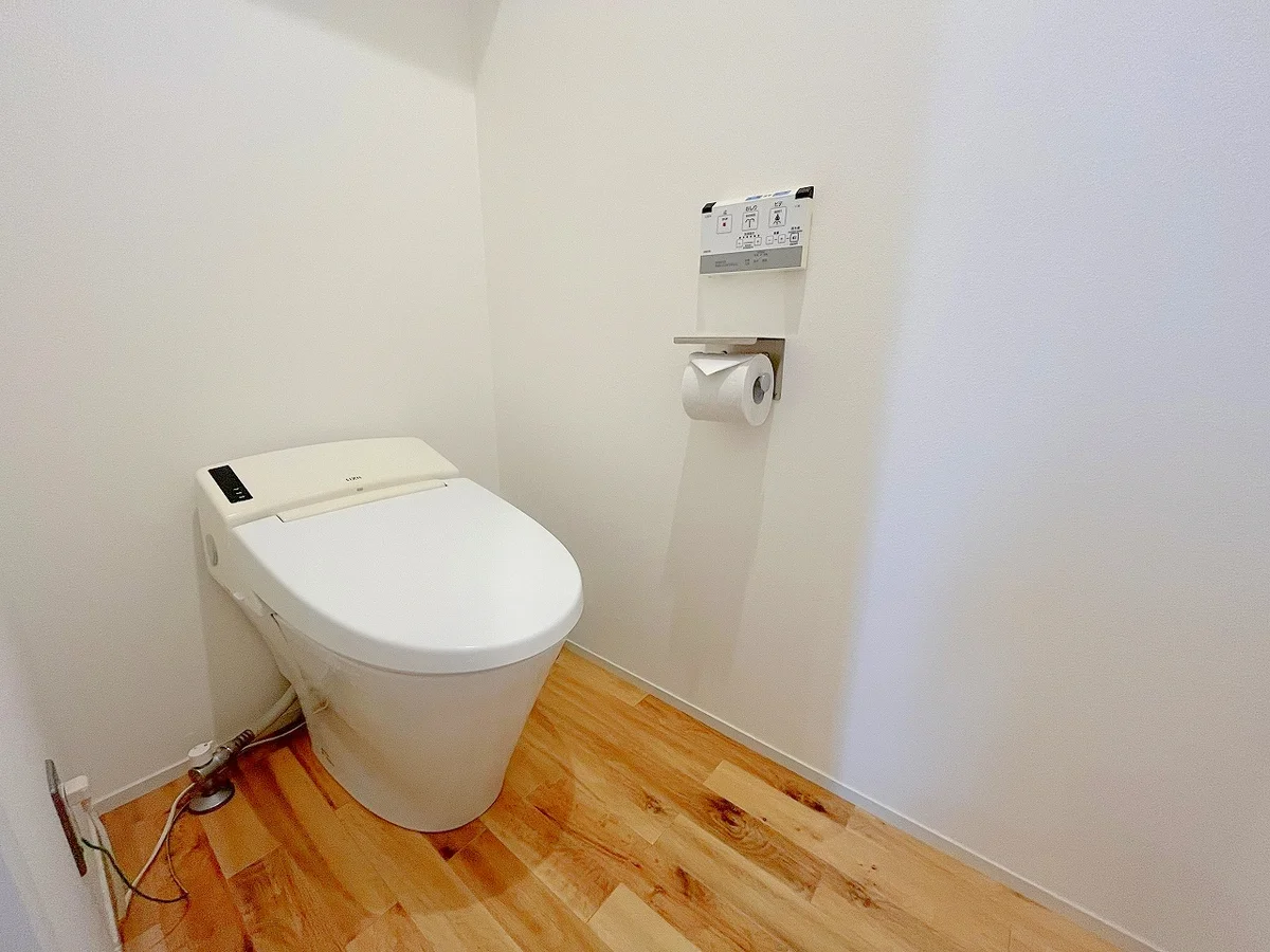 温水洗浄便座付きトイレです♪