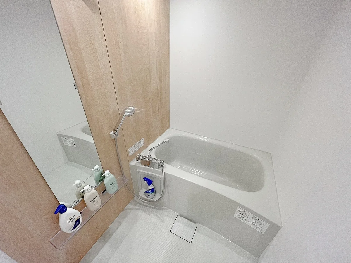 お風呂は独立タイプで湯船に浸かることが出来ます♨