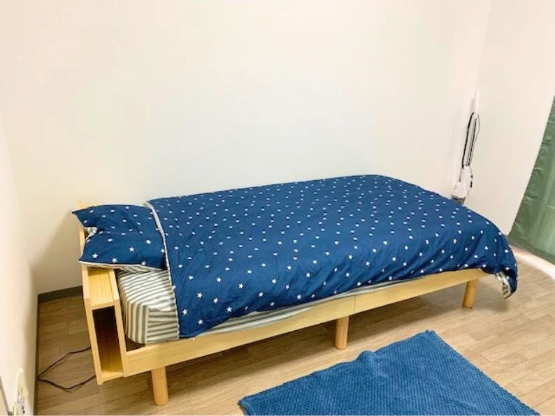 ベッドはシングルサイズとなっています。