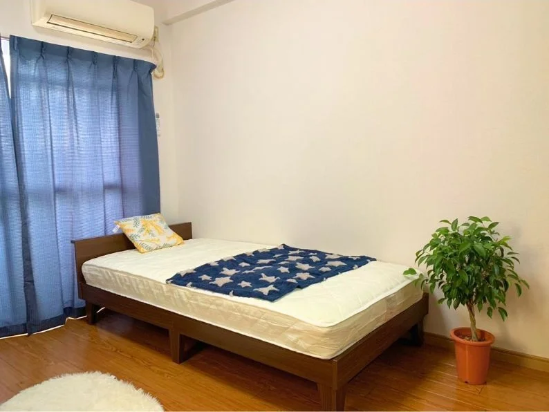 ベッドはシングルサイズとなっています