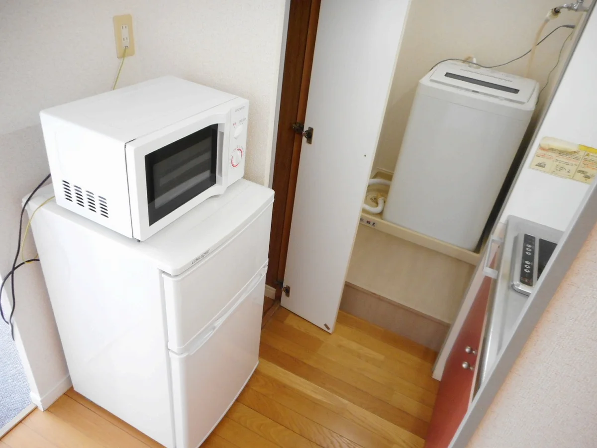 電子レンジ、冷蔵庫完備
