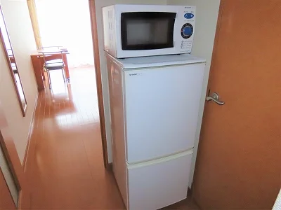 電子レンジ、冷蔵庫完備