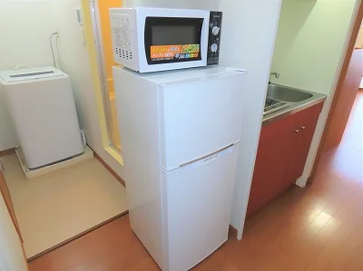 電子レンジ、冷蔵庫完備