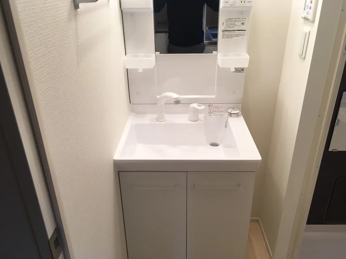 独立洗面台付きで化粧や髪型セットに便利♪