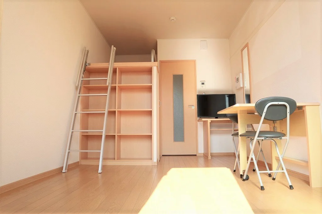 備品は部屋毎に異なります。１Ｆのみフローリング