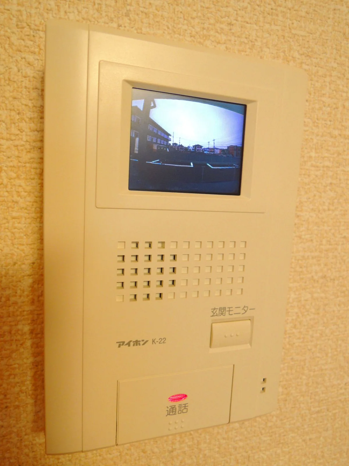 安心のモニター付きインターホンです。