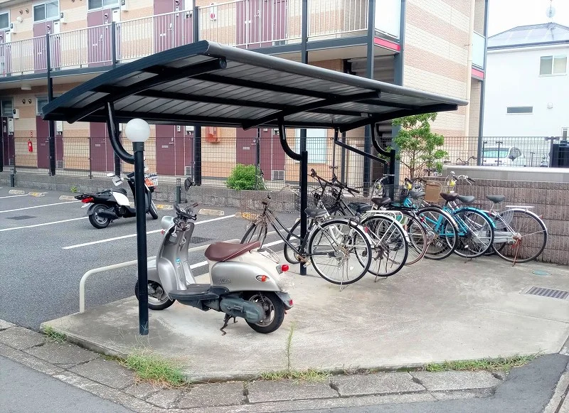 屋根付き駐輪場完備