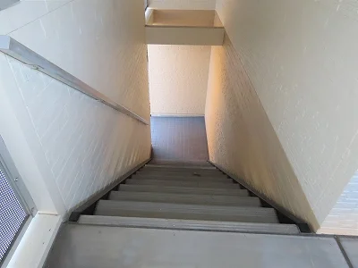 階段上からのアングルです