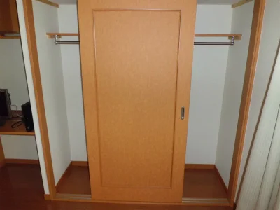 コートも掛けられるクローゼット。