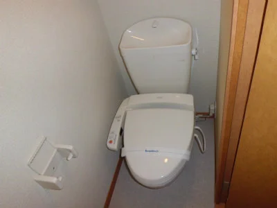 ウォッシュレット付のトイレ。