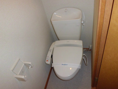 ウォッシュレット付のトイレ。