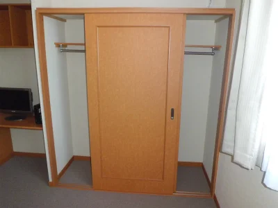 コートも掛けられるクローゼット。