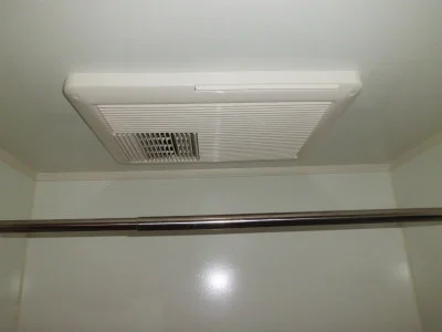 浴室乾燥機。風呂場で洗濯物を急速乾燥。