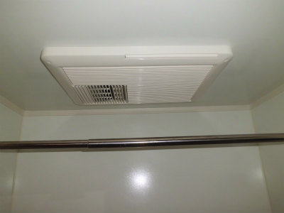 浴室乾燥機。風呂場で洗濯物を急速乾燥。