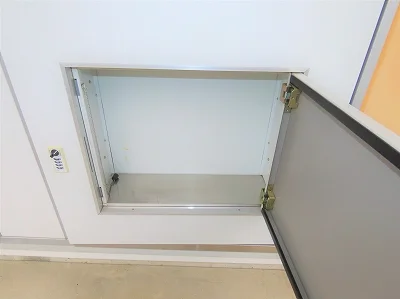 玄関扉に宅配ボックスあり