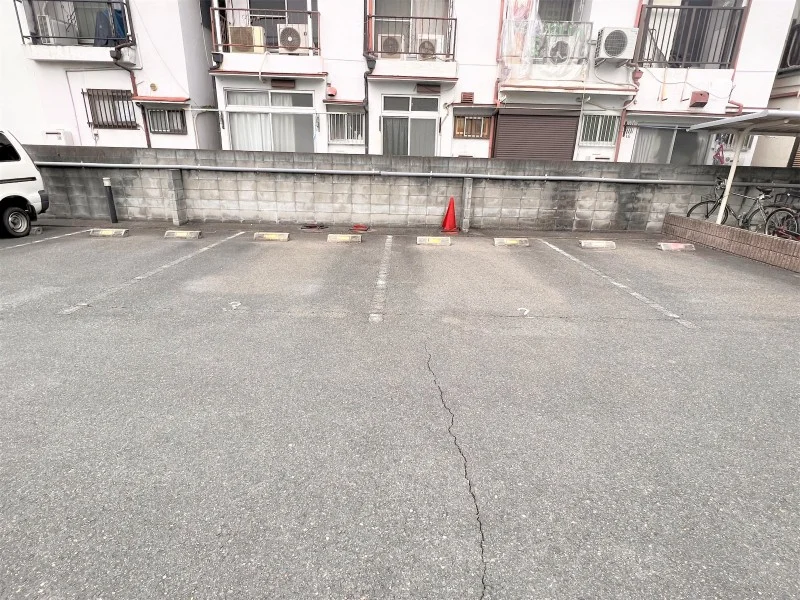 駐車場は別料金となります。