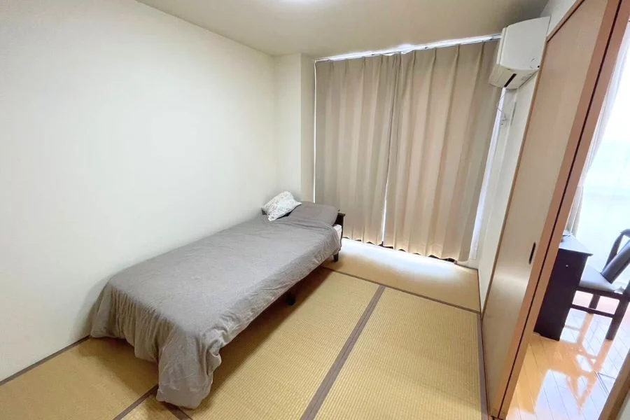 ベッドはシングルサイズとなっています。