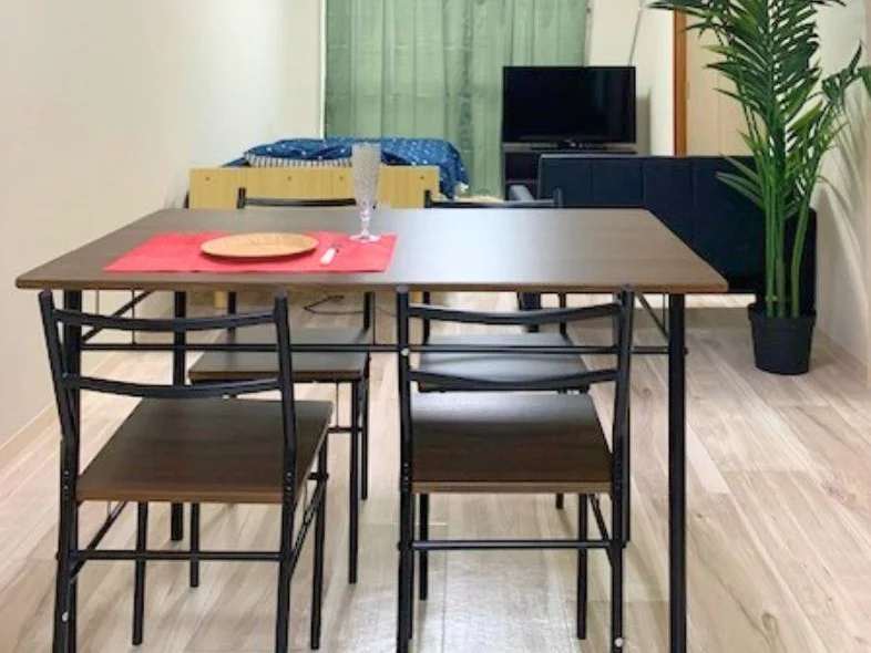 ダイニングテーブル付きとなっています。