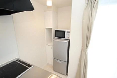 カップボード。キッチンの背面には食器棚を標準装備。