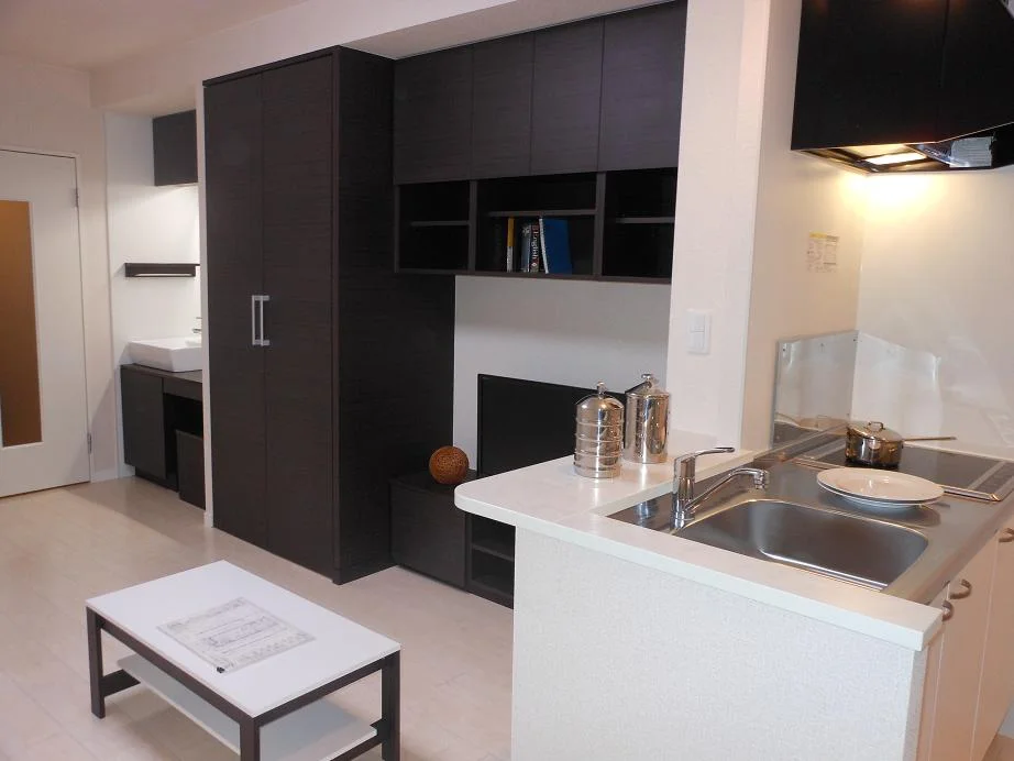 同タイプモデルルーム写真　食器他装飾品類は付属しません。