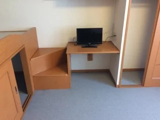 クローゼットとベット下に収納スペース！