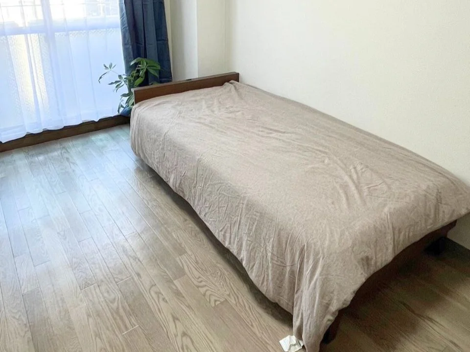ベッドはシングルサイズとなっています。