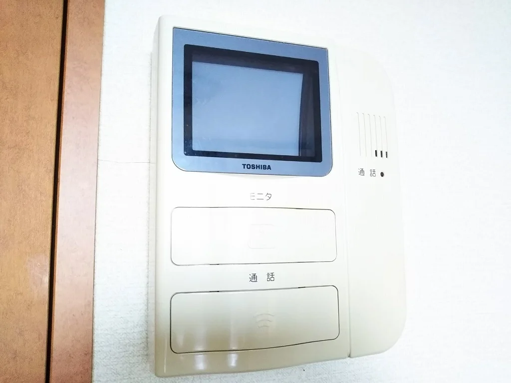 モニター付きインターホンで安心。同タイプの写真です。
