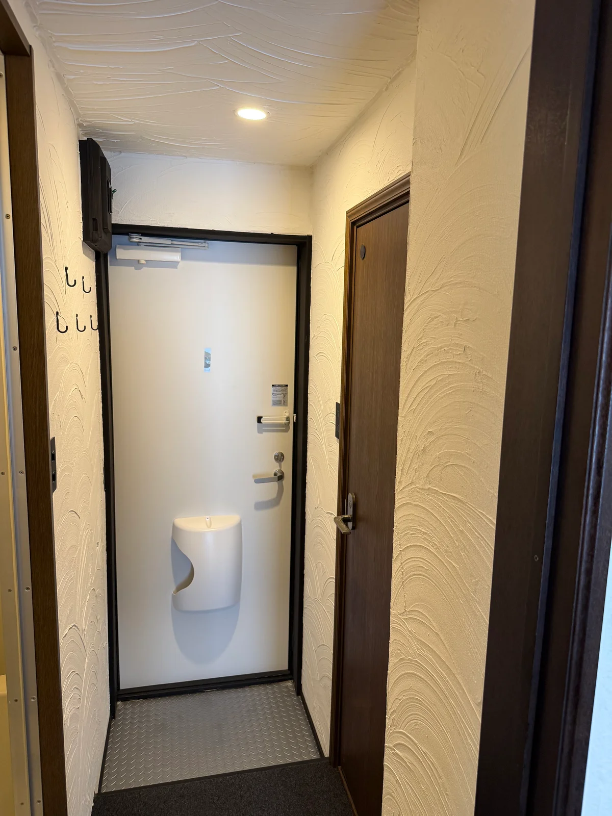 スペースを有効活用した間取りです。洋服掛けも便利♪