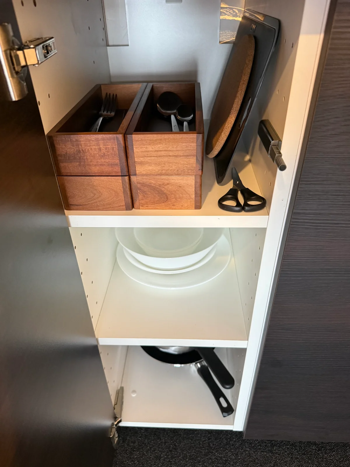 食器棚、カトラリー