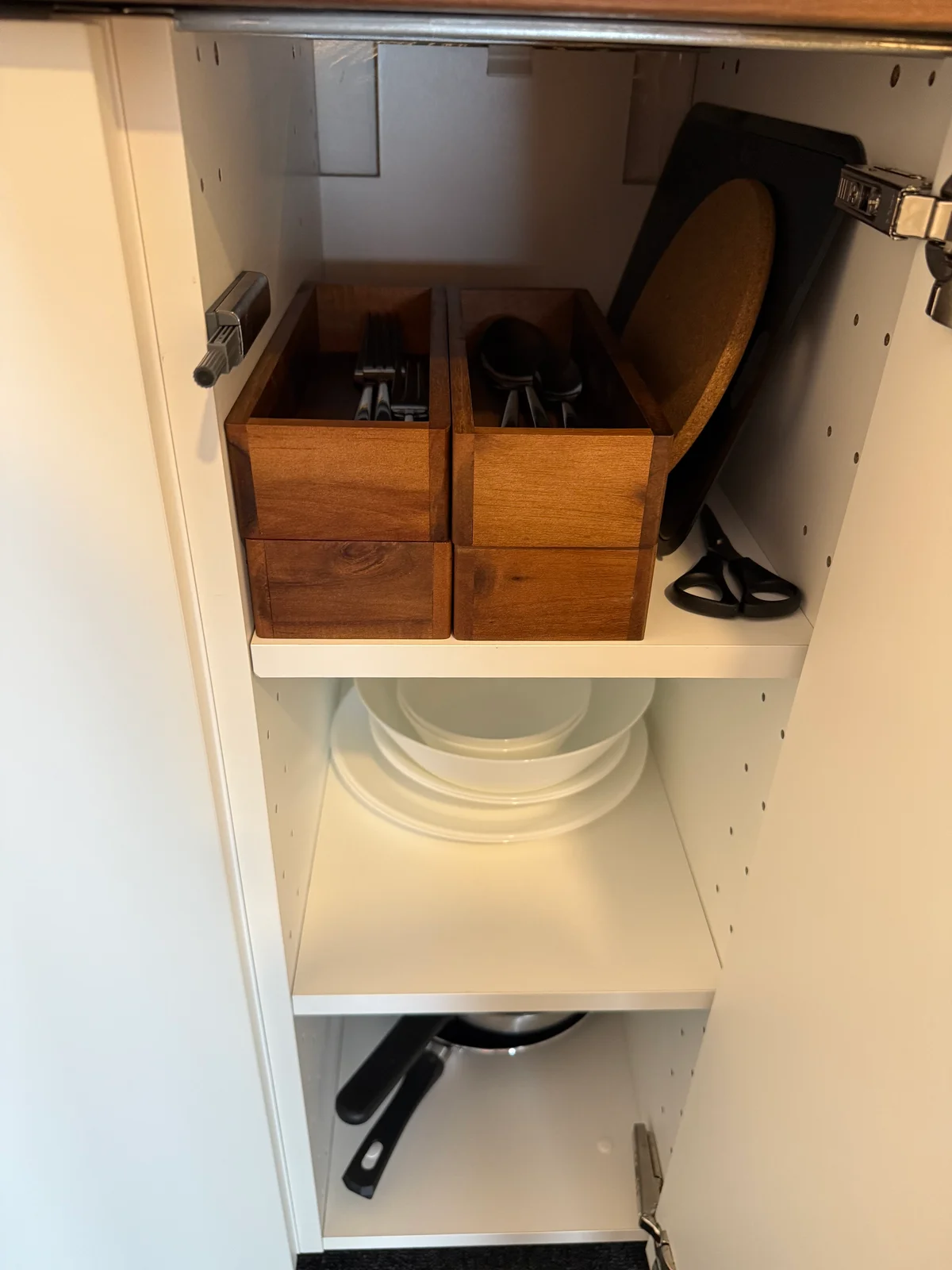 食器棚、カトラリー