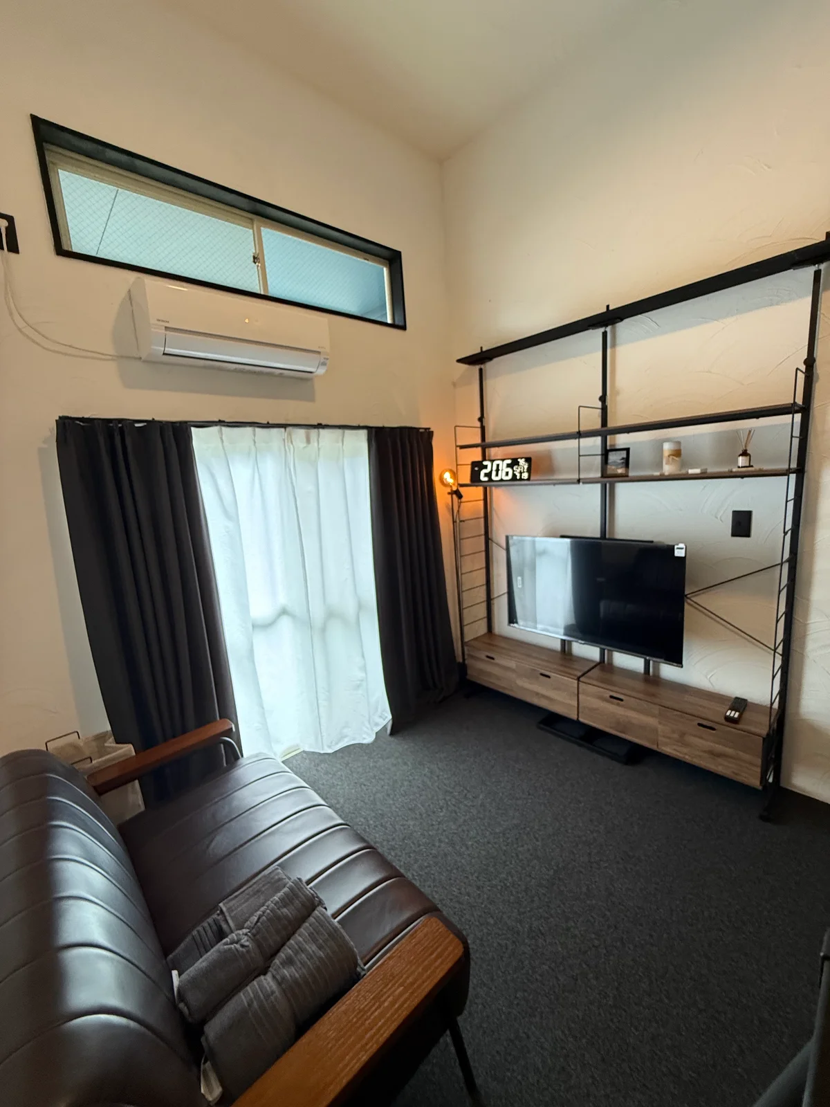 43インチテレビ、ソファー、テーブル、イス完備