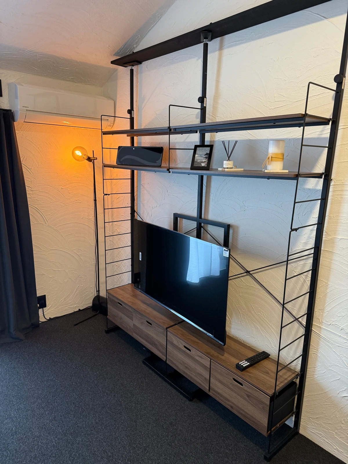 43インチテレビ、ソファー、テーブル、イス