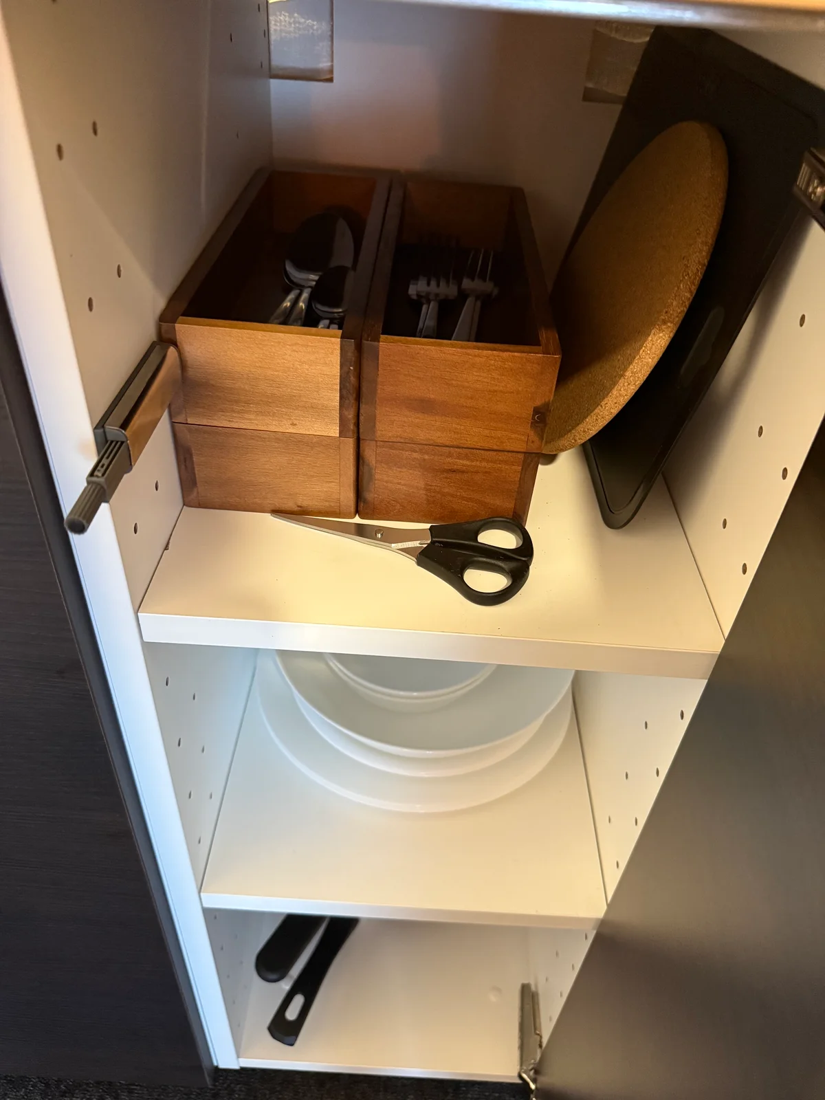 食器棚、カトラリー