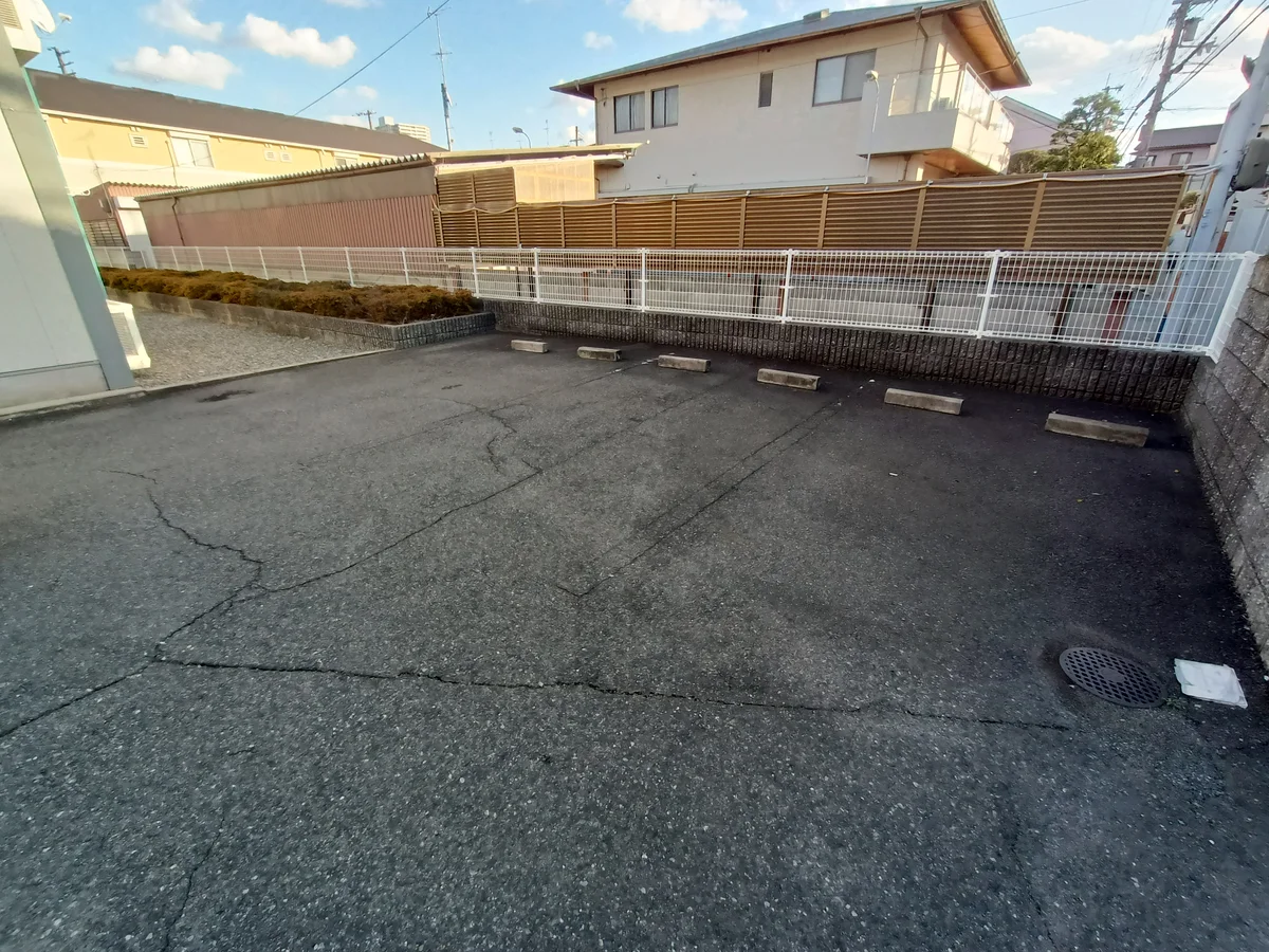 駐車場は別料金です。