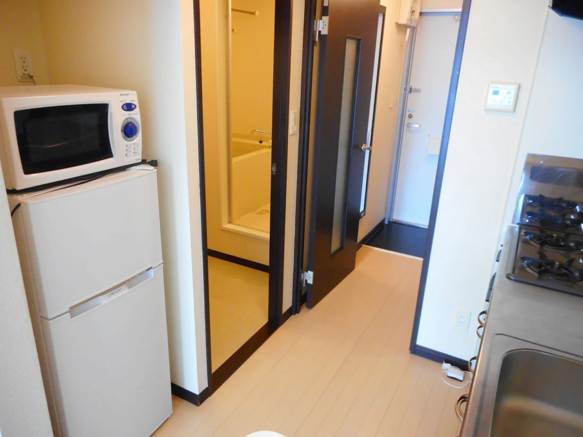 電子レンジ、冷蔵庫完備