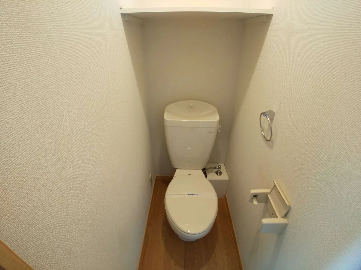 明るく清潔感のあるトイレ