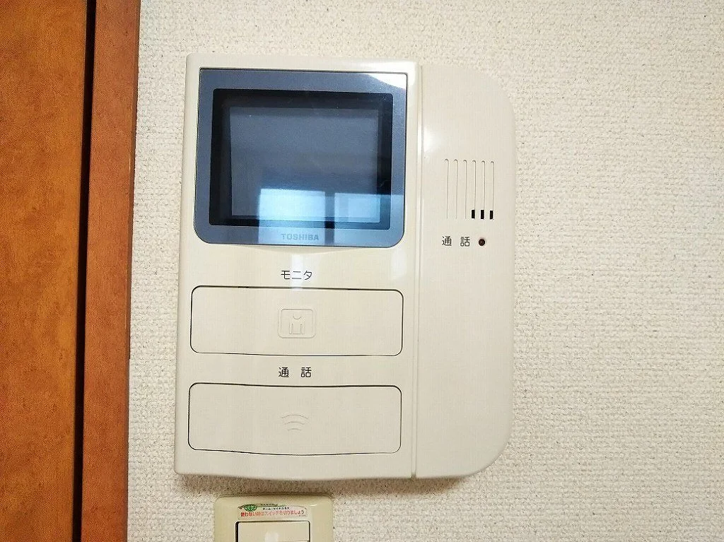 モニター付きインターホンで安心。同タイプの写真です。